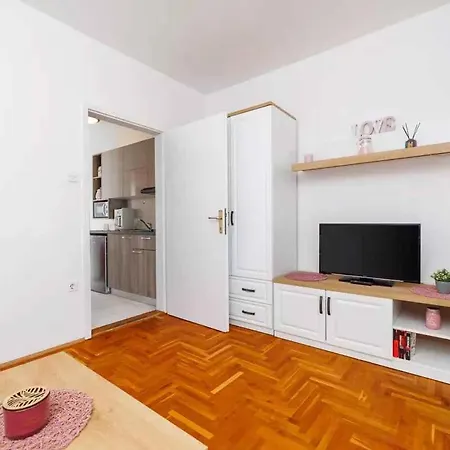 One-bedroom In Lxxix