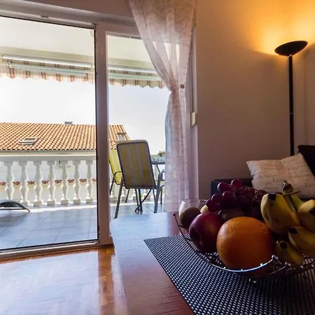 One-bedroom In Lxxix דירה *
