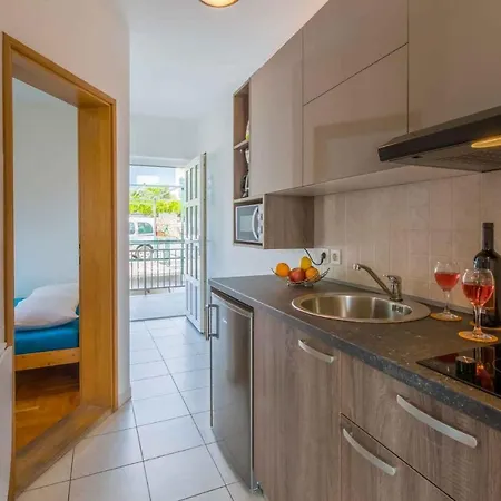 One-bedroom In Lxxix דירה *