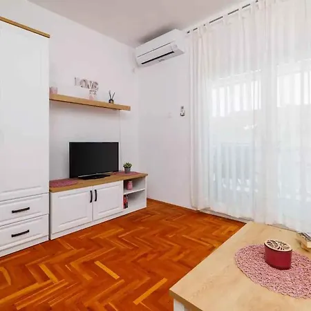 One-bedroom In Lxxix Апартаменты