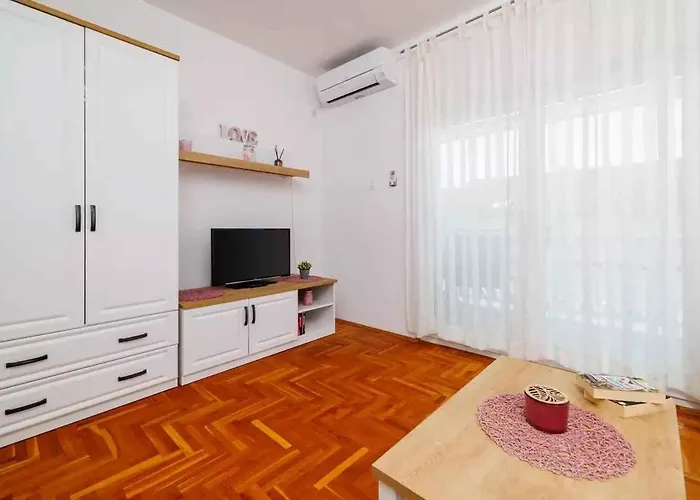 One-bedroom In Lxxix Lägenhet